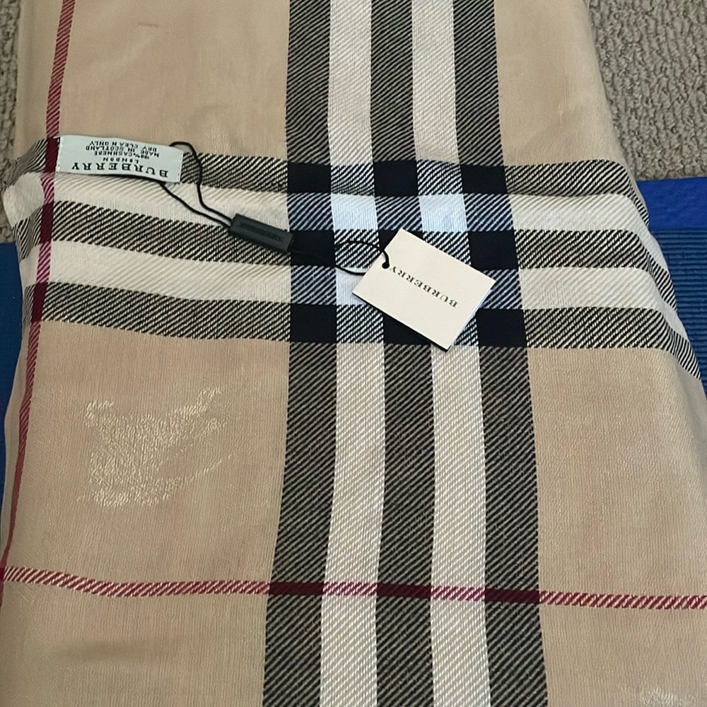 Vintage Unisex Never Worn Burberry Scarf